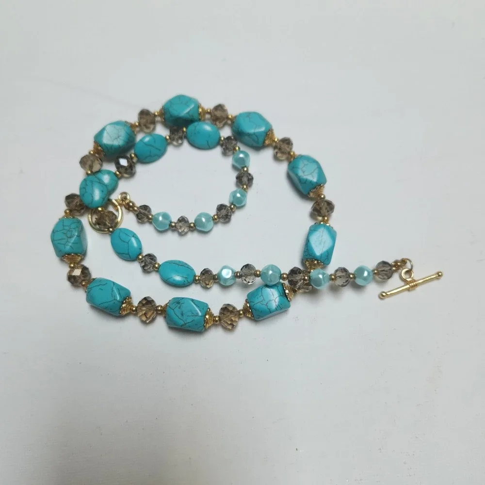 Stone Necklace Turquoise color‎ Gold Tone Toggle  Smoky Crystal 24 Inch